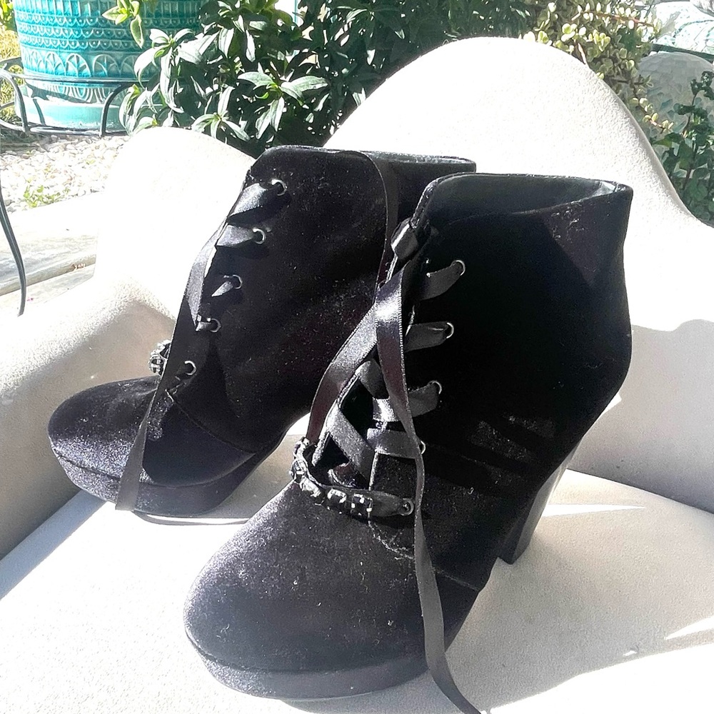 NEW, never worn Betseyville velvet shoes